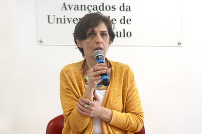 Wânia Pasinato abre o evento e apresenta os expositores