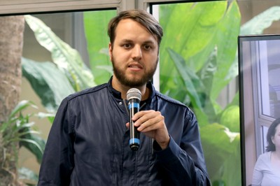 Luiz Henrique Bambini faz perguntas aos expositores