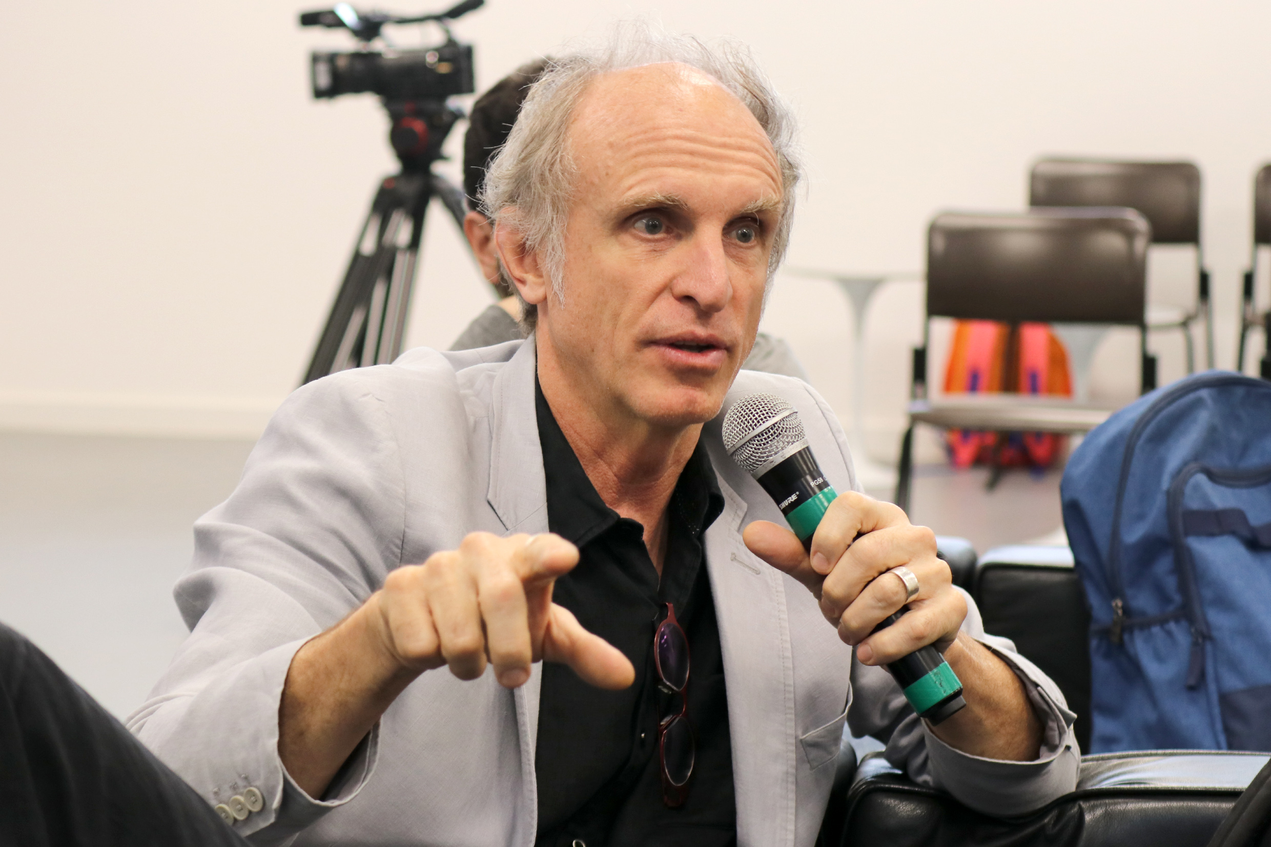 Martin Grossmann fala durante o debate