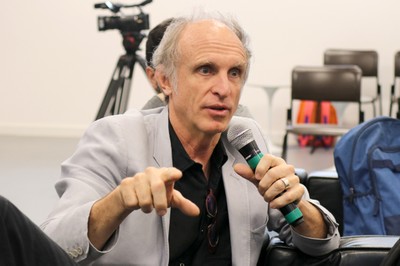 Martin Grossmann fala durante o debate