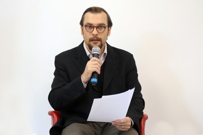 Eduardo Bittar abre o evento e apresenta os expositores