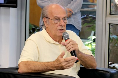 Luiz Bevilacqua faz perguntas ao expositor