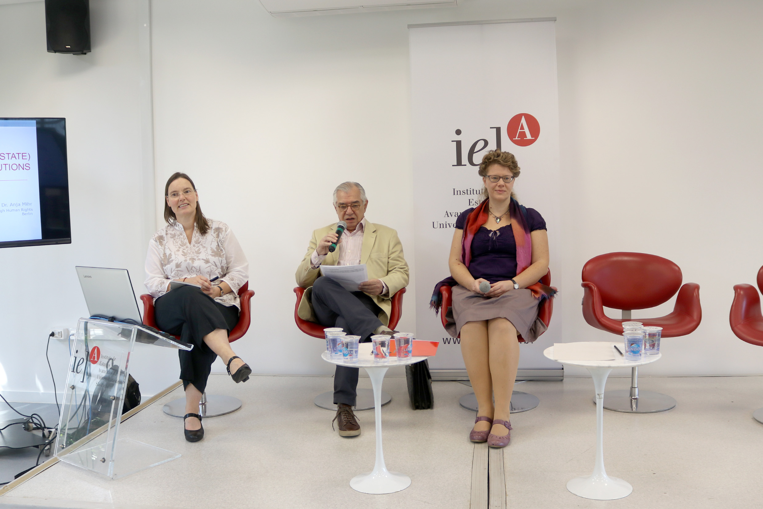 Anja Mihr, José Álvaro Moisés e Brigitte Weiffen