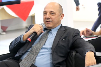 Alfredo Maranca fala durante o debate