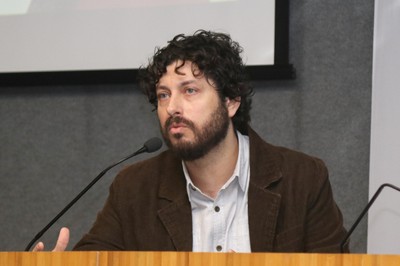 César Simoni Santos