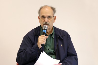 Glauco Arbix faz a abertura do evento e apresenta os expositores