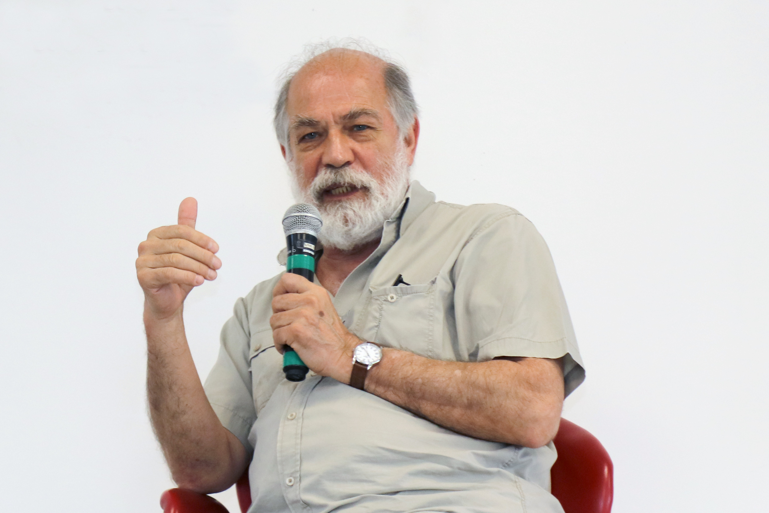 Pablo Mariconda fala durante o debate