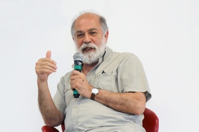 Pablo Mariconda fala durante o debate