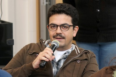 Particpante do público faz perguntas durante o debate - 15/08/2018