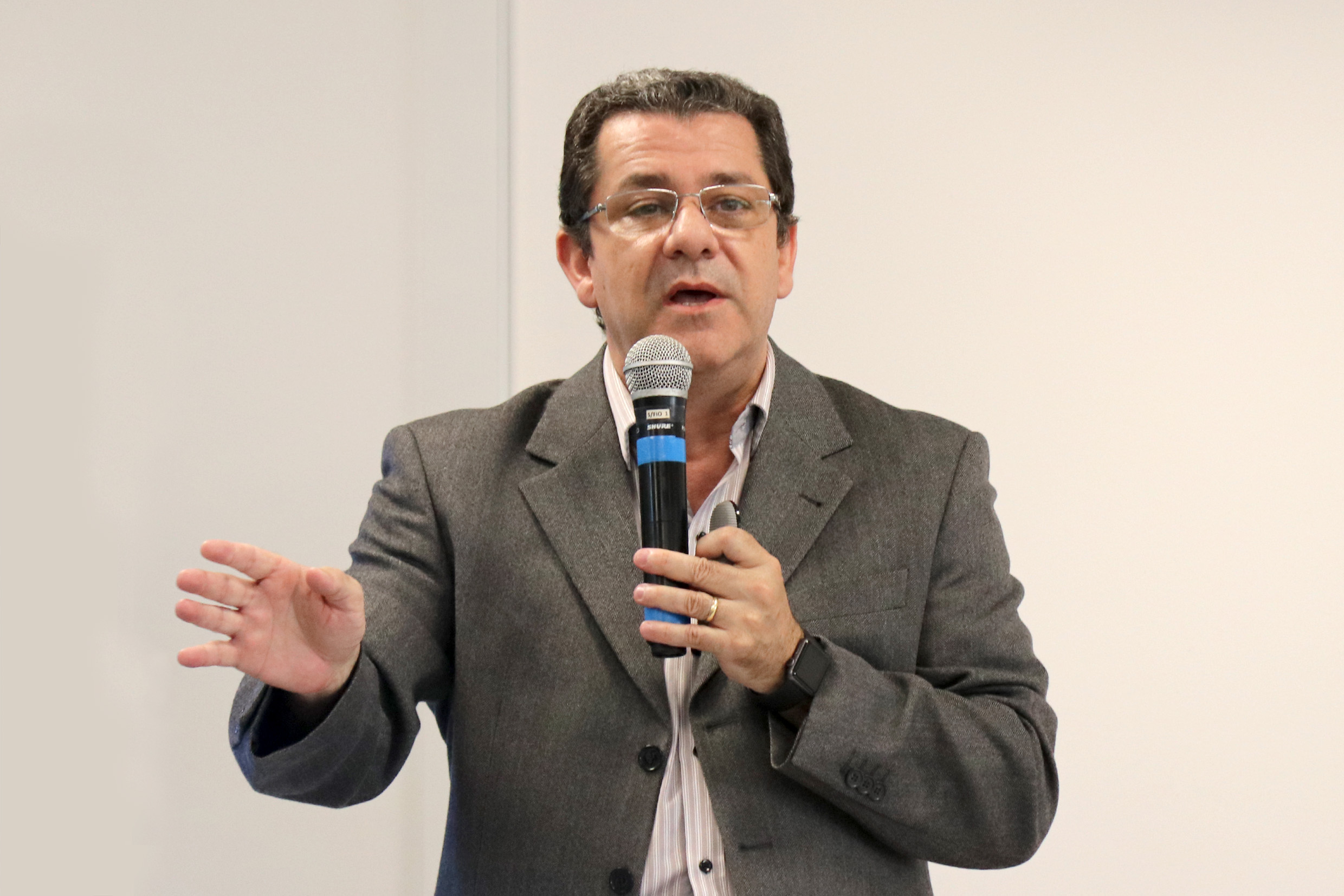 Tércio Ambrizzi 