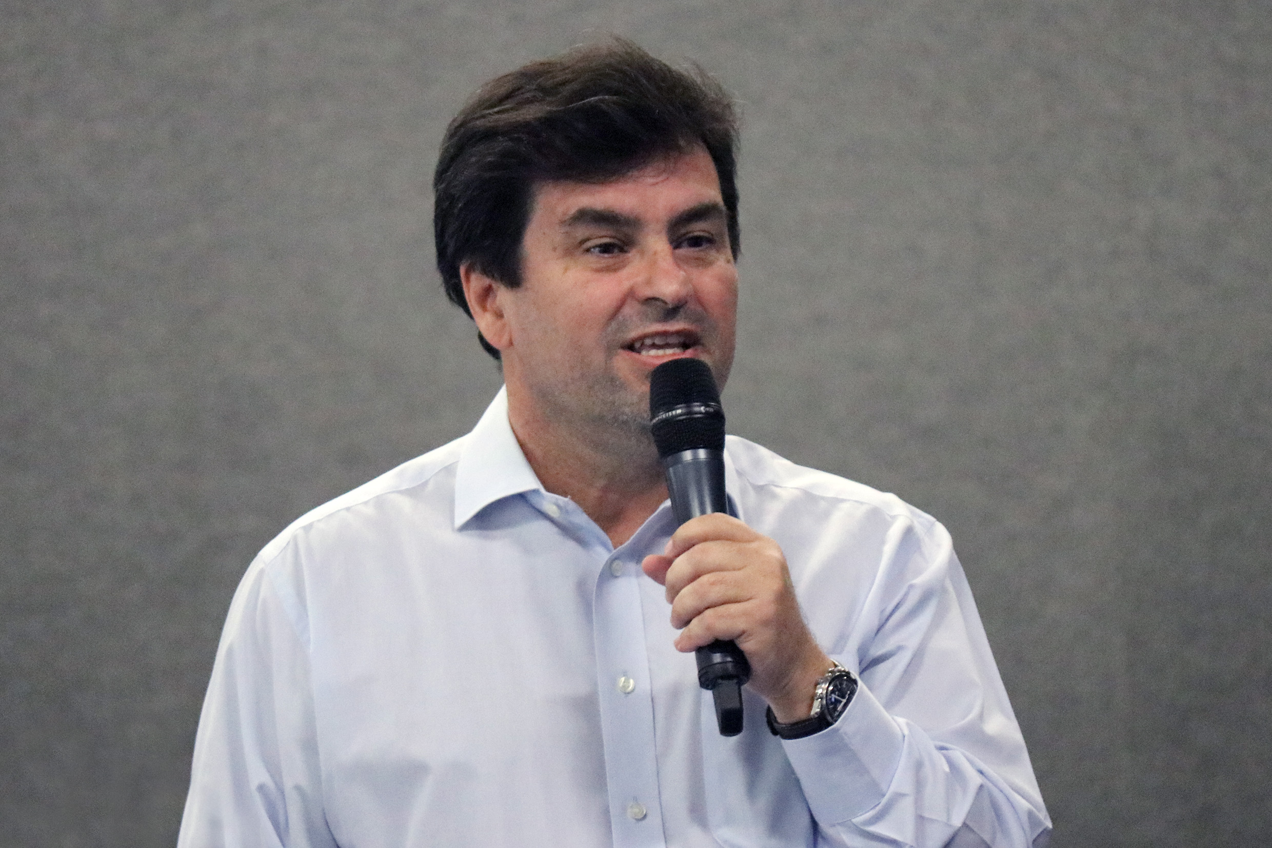 Participante do público faz perguntas aos expositores - 30/08/2018
