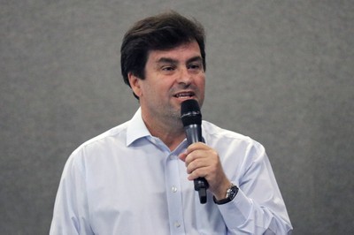 Participante do público faz perguntas aos expositores - 30/08/2018