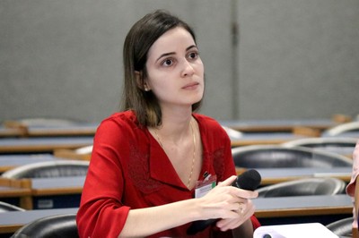 Participante do público faz perguntas aos expositores - 01/09/2018