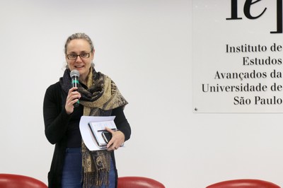 Giuliana Redin apresenta os expositores