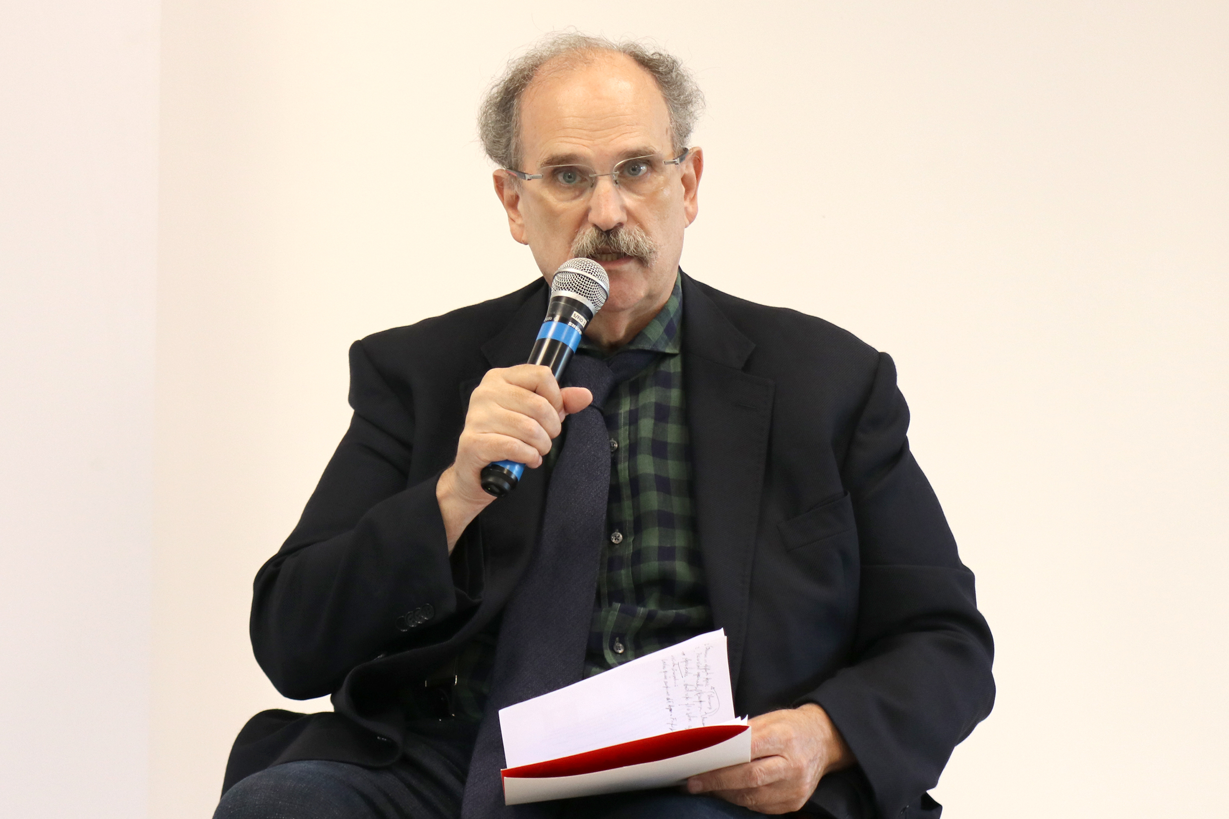 Glauco Arbix abre o evento e apresenta o expositor Pedro Wongtschowski 