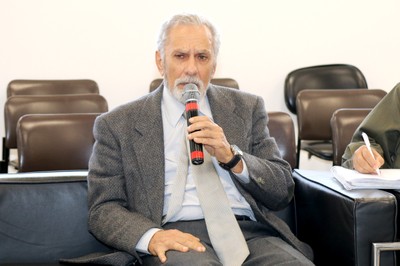 Sérgio Ernesto Alves Conforto faz perguntas ao expositor