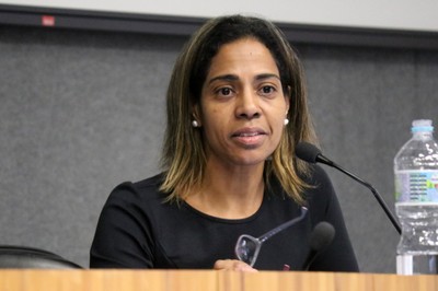 Leticia Reis de Carvalho