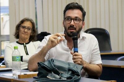 Paolo Colosso fala durante o debate - 1/10/2018