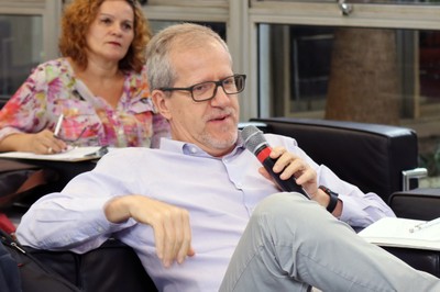 João Paulo Capobianco faz perguntas durante o debate 