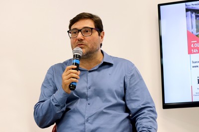 Rubens Russomanno Ricciardi  abre o evento e apresenta os expositores