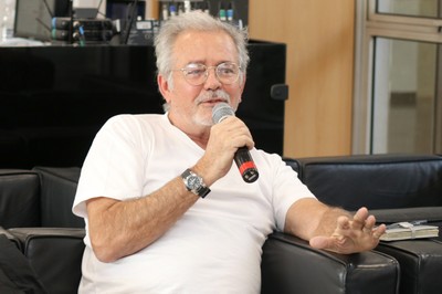 Marcio Automare fala durante o debate