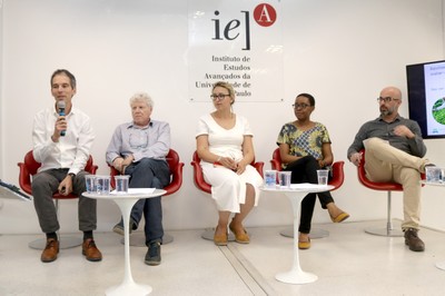 Bas van Vliet, Pedro Jacobi, Ralitsa Hiteva, Patience Mguni e Leandro Luiz Giatti
