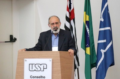 Ary Plonski na sessão de abertura
