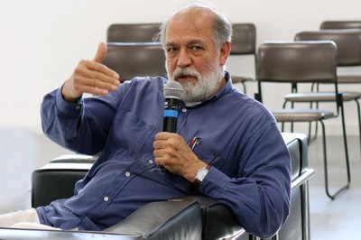 Pablo Mariconda fala durante o debate
