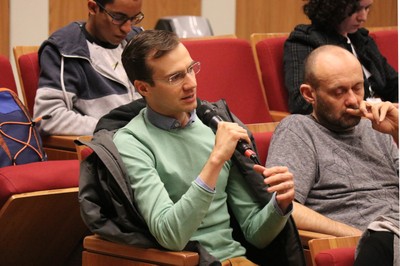 Christian Hoffmann fala durante o debate