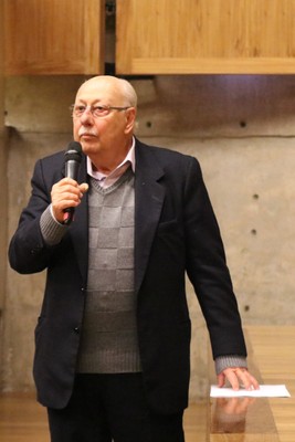 Walter Colli faz perguntas aos expositores