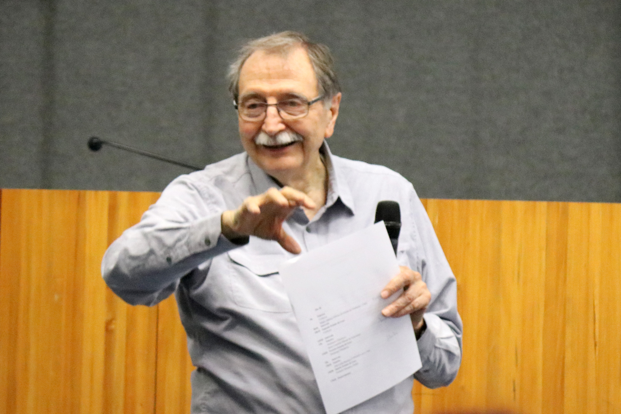 Carlos Abeledo responde as perguntas dos participantes