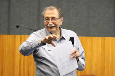 Carlos Abeledo responde as perguntas dos participantes