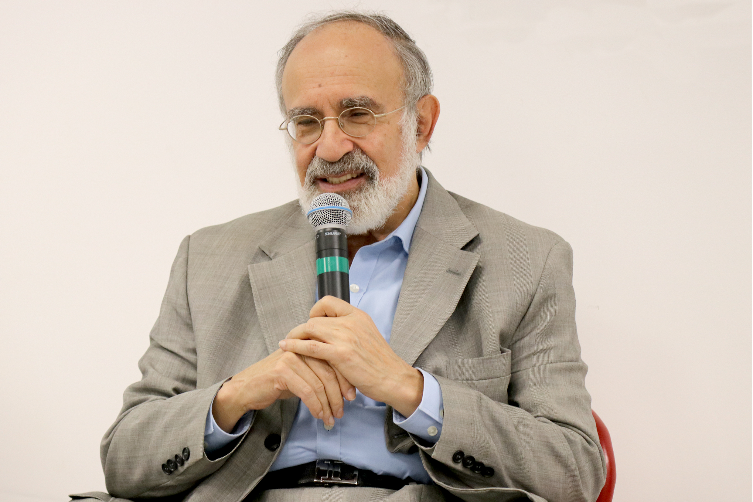 Guilherme Ary Plonski faz a abertura do evento