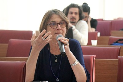 Helena Nader fala durante o debate