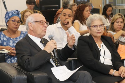 Arlindo Philippi Jr faz perguntas durante o debate - 22/04/2019