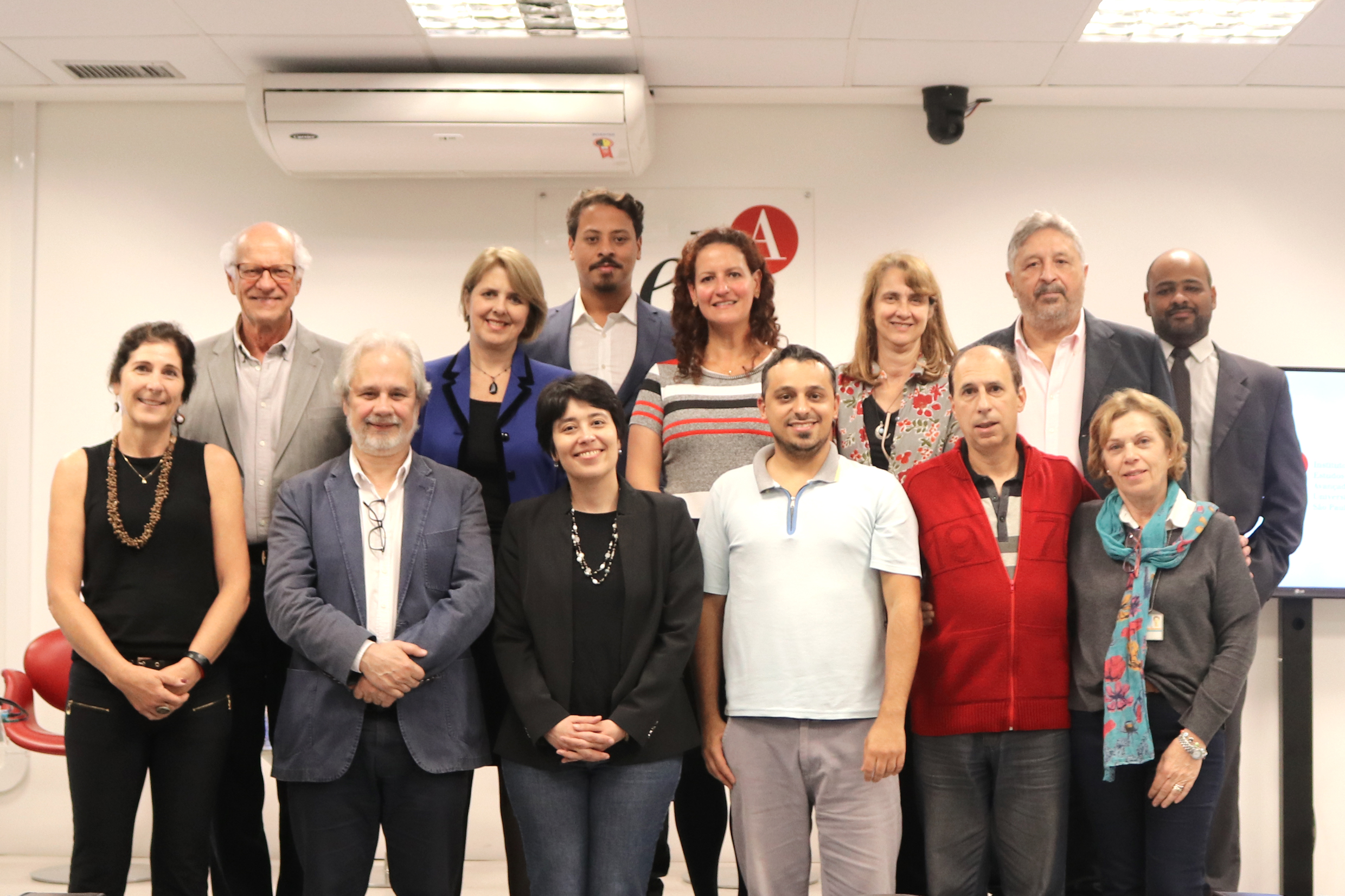 Foto de encerramento com membros do Grupo