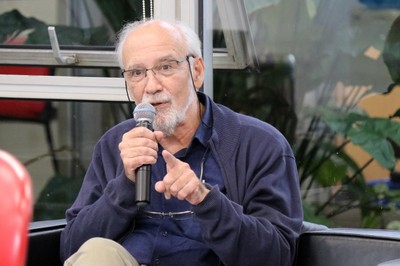 Marcos Barbosa de Oliveira abre o evento e apresenta os expositores