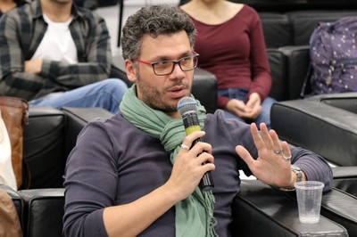 Participante do público faz perguntas aos expositores - 27/09/2019