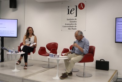 Gabriela de Oliveira e José Álvaro Moisés