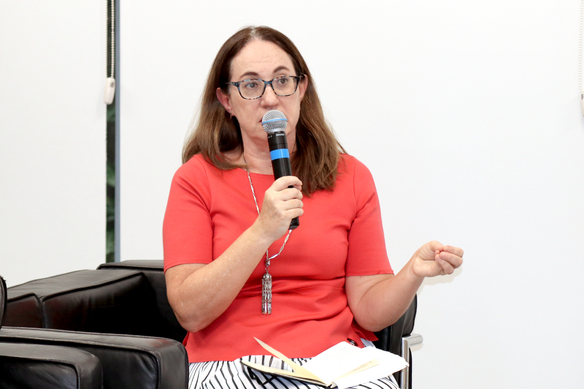 Silvia Cervellini, fala durante o debate
