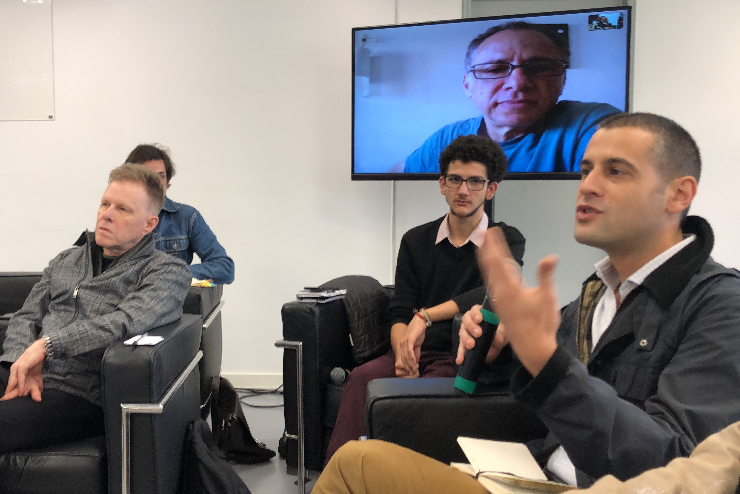 Giancarlo Hannud fala durante o debate