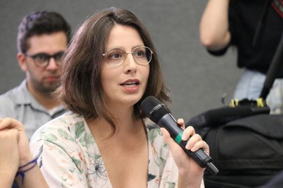 Repórter Ana Carolina Amaral, da Folha de S. Paulo
