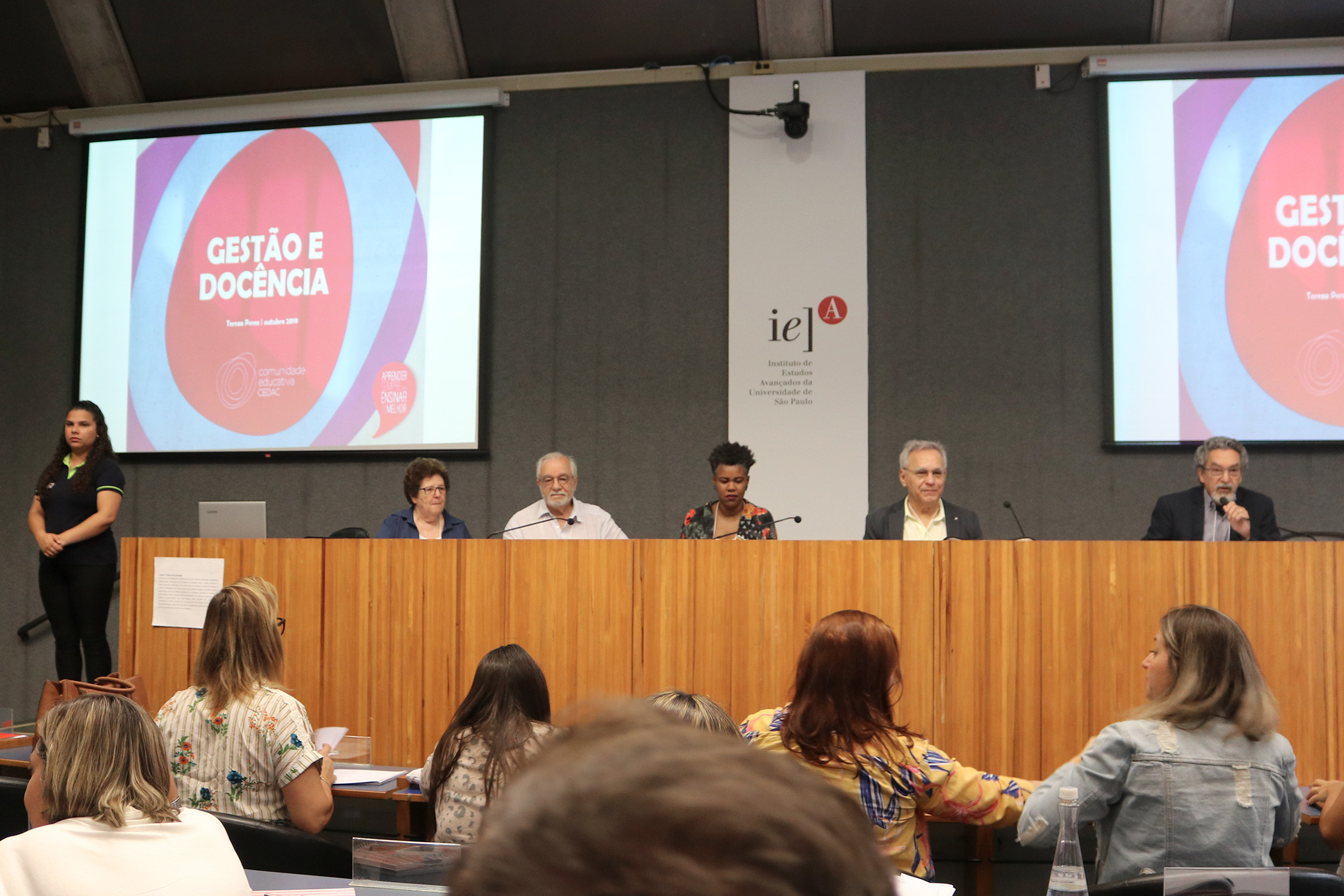 Fernanda de Assis da Silva Simões, tradutora de libras, Bernadete Gatti, Luis Carlos de Menezes, Juliana Yade, Lino Macedo e Nílson José Machado