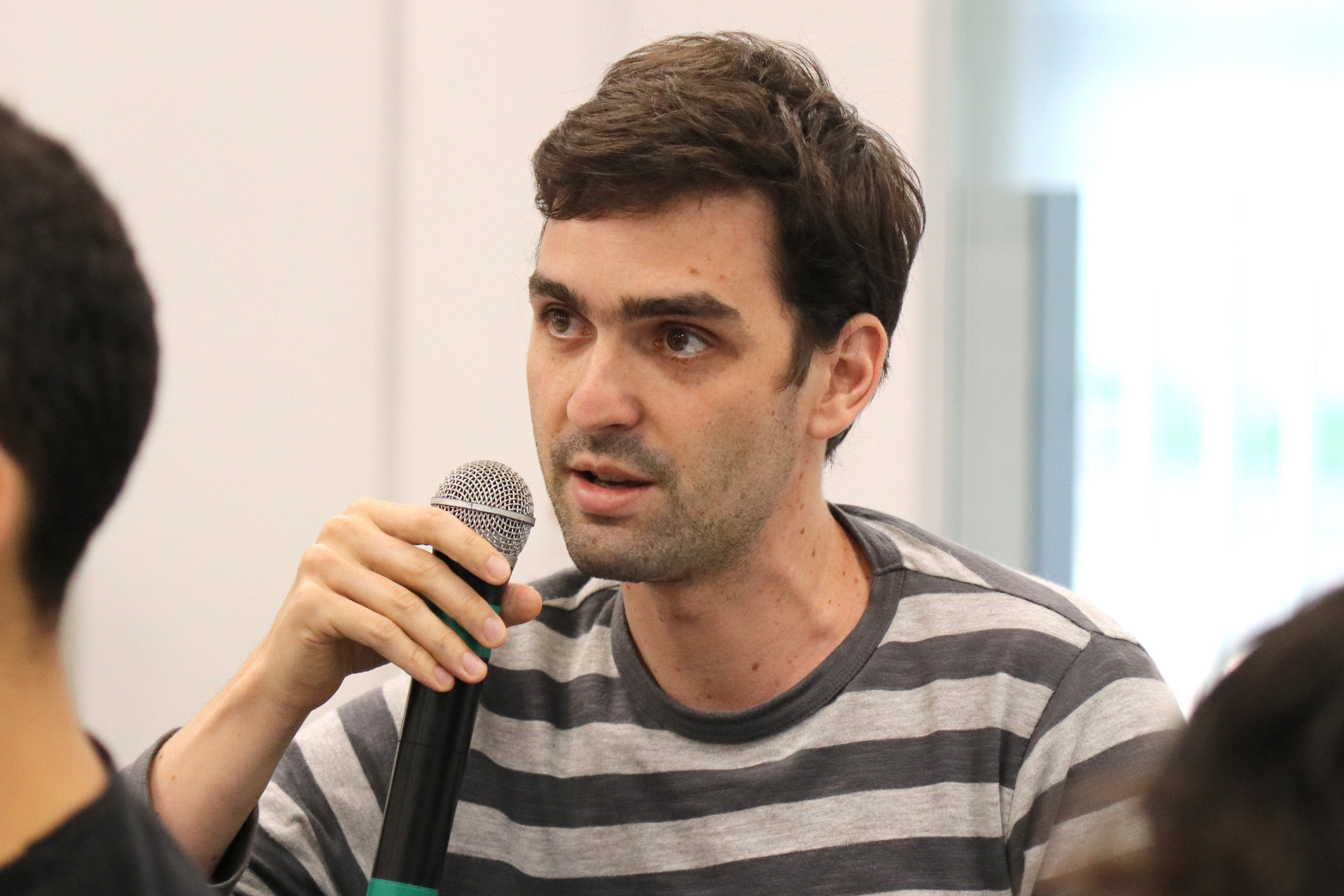 Participante do público faz perguntas ao expositor - 12/04/2019