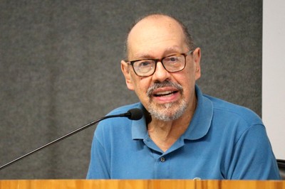 Paulo Herkenhoff abre o evento e apresenta os expositores