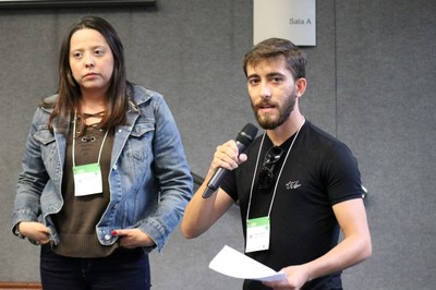Teluira Rodrigues Barbosa e Daniel Alargon falam em nome de seu Grupo temático