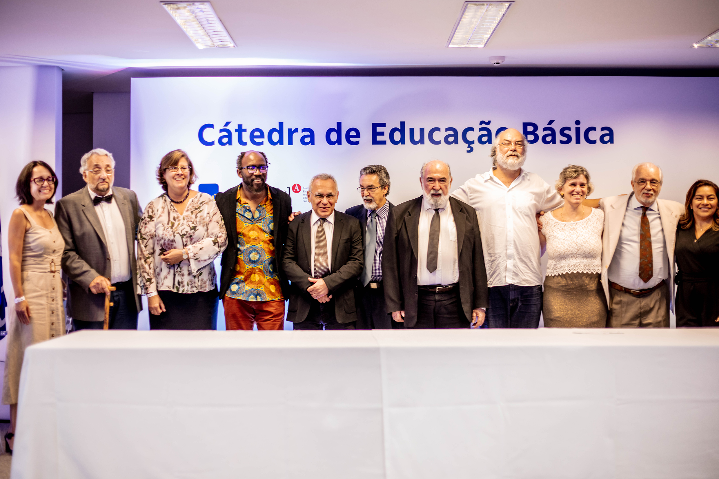 Foto de encerramento com integrantes da Cátedra de Educação Básica da USP