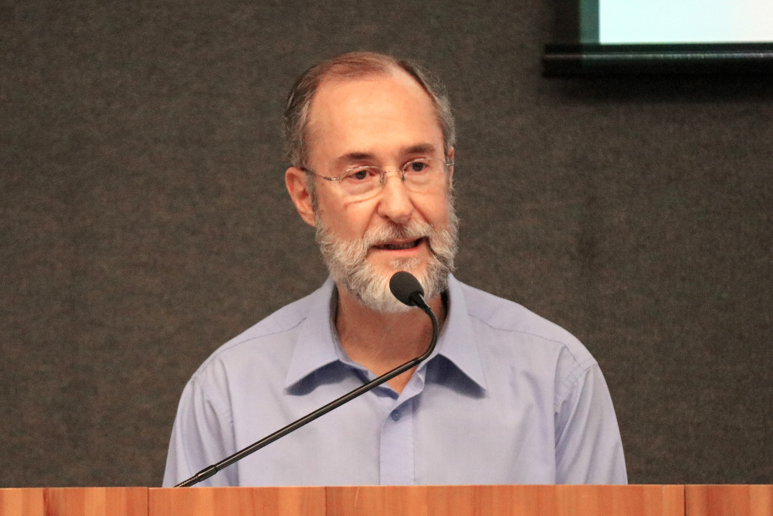 Antonio Mauro Saraiva apresenta os expositores