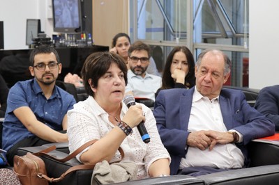 Sonia Vidal-Koppmann fala durante o debate