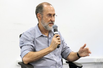 Antonio Mauro Saraiva fala durante o debate